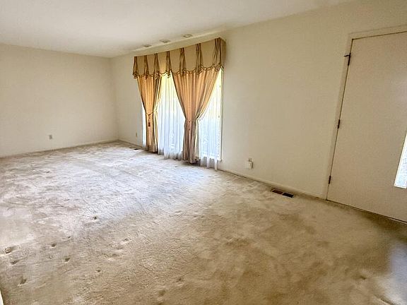2nd image of 2803 Griffin Dr