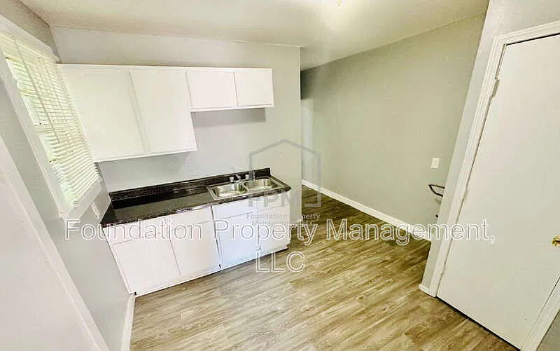 2 bed, 1.0 bath, 705 sqft, $695 — Photo 3