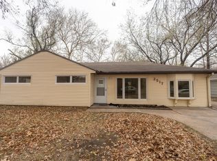 2517 SW Moundview Dr, Topeka, KS 66614