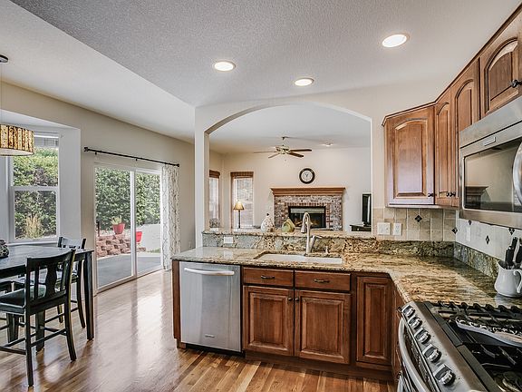 Updated Kitchen w/ Gas Stove