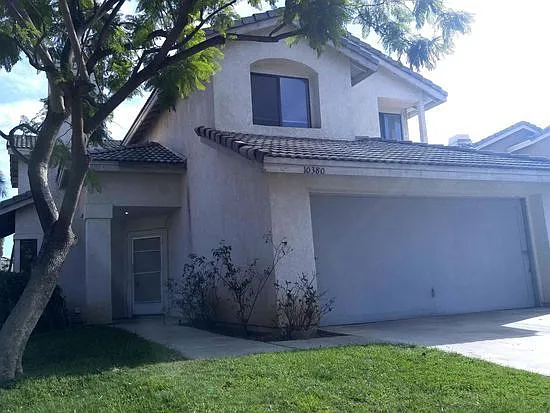 Beautiful two story house — Photo 1