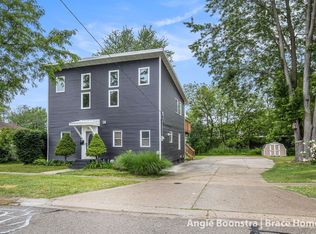 267 Center St, Coopersville, MI 49404