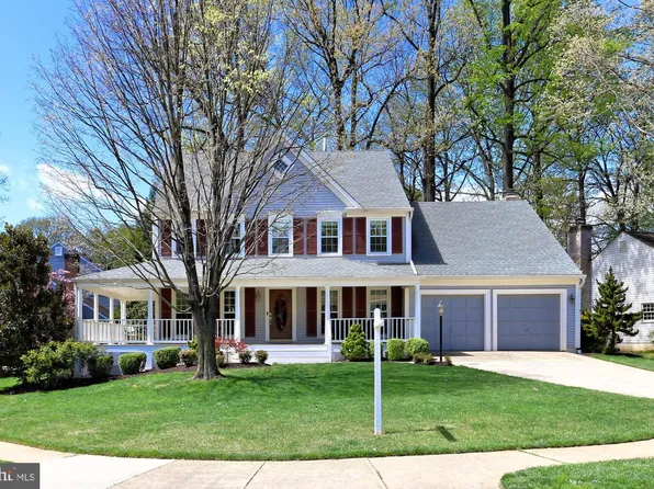 7902 Belleflower Dr, Springfield, VA 22152