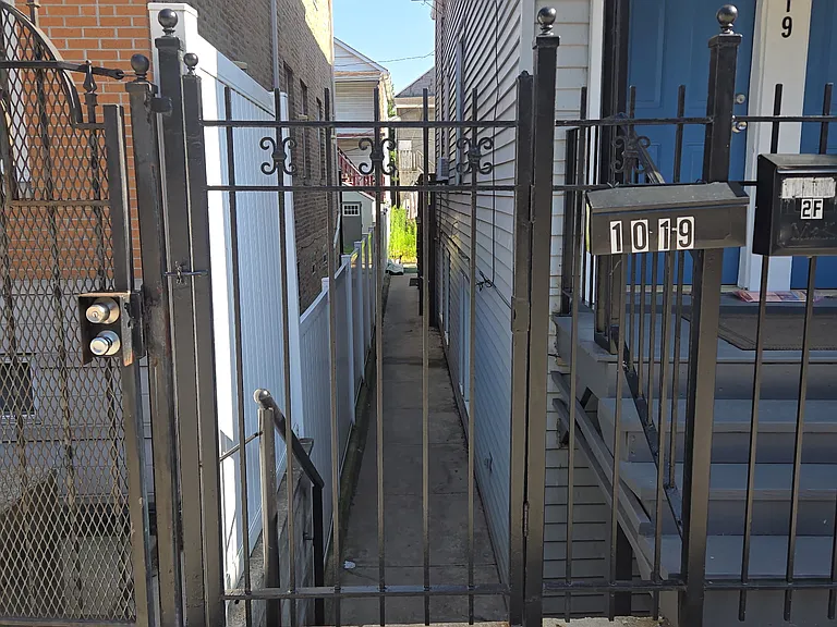1019 W 18th St #1F — Photo 14