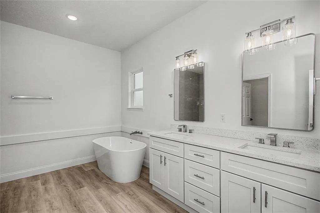 4 bed, 2.5 bath, 1816 sqft, $2,100 — Photo 3