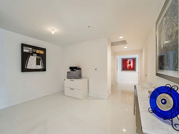 2nd image of 17111 Biscayne Blvd Unit 506-S