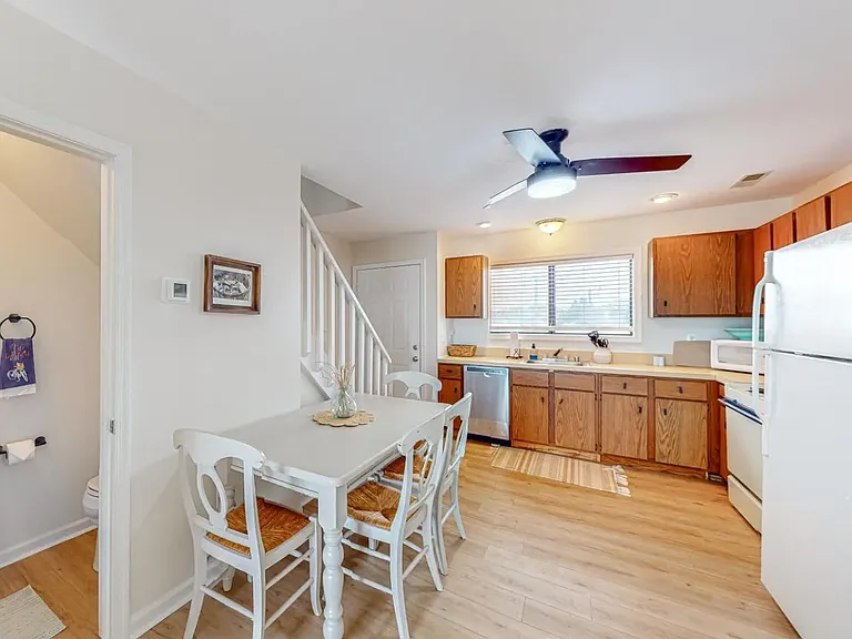 13501 Holly Ln #B5 — Photo 3