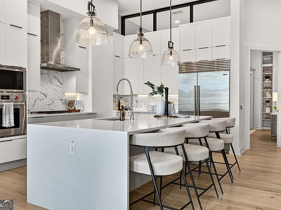 4th image of 40 12th St #806