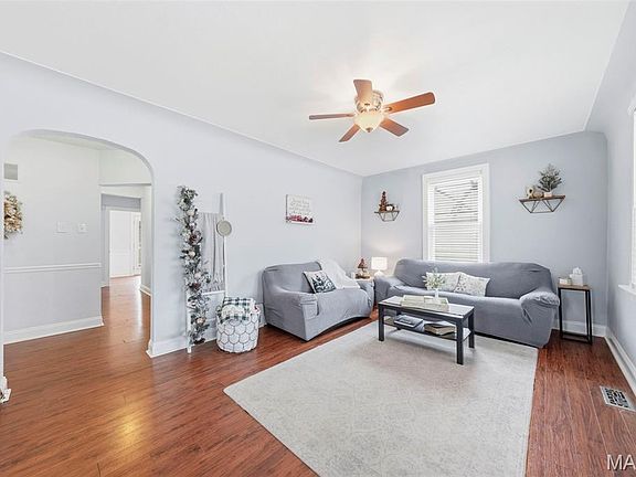 3rd image of 2233 Hood Ave