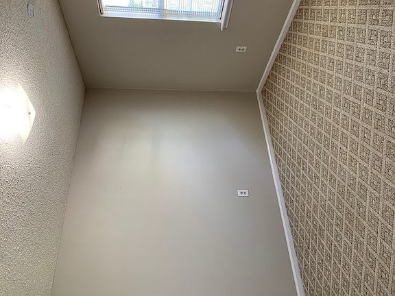 4th image of 151 Blue Pool Dr