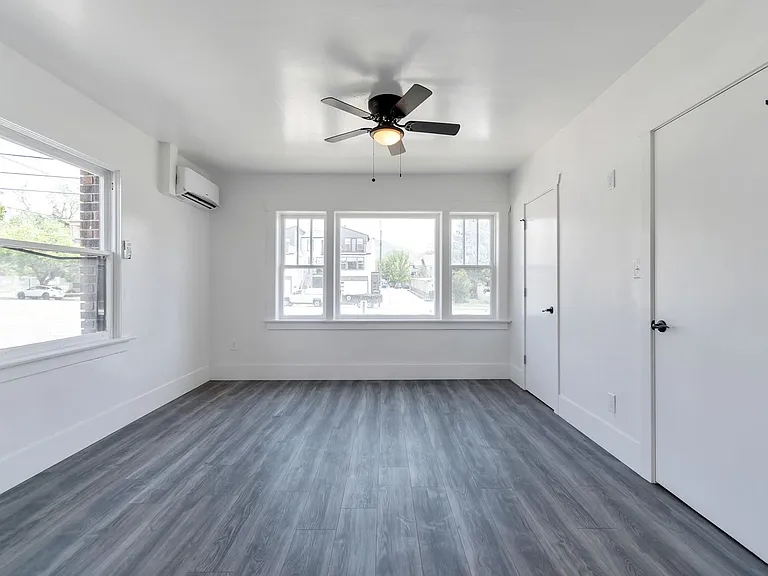 150 South Apartments — Photo 21