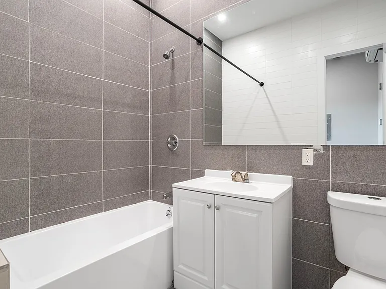 61 Delmonico Pl #1B — Photo 9