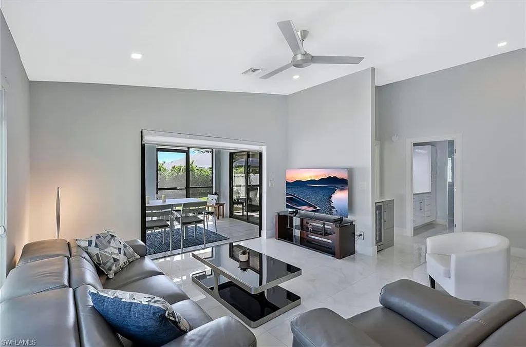 3 bed, 2.0 bath, 1326 sqft, $8,000 — Photo 3