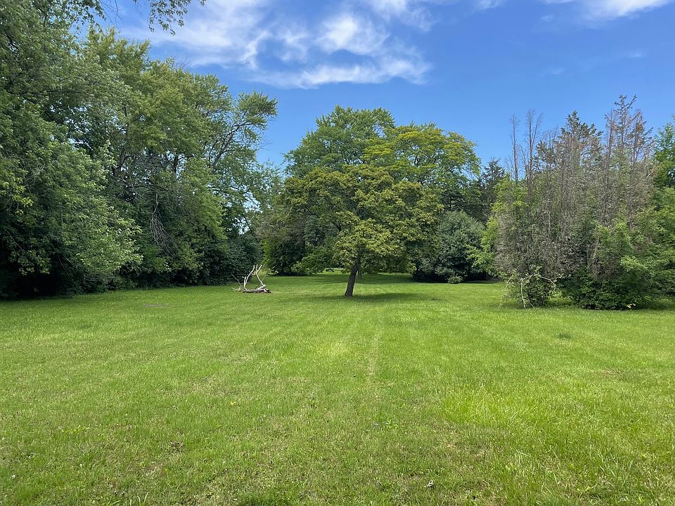 2nd image of 1840 Holly Rd