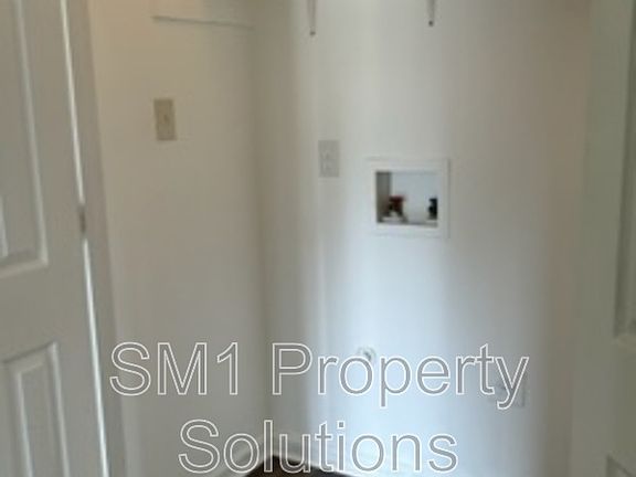 4th image of 127 Thomas St #1