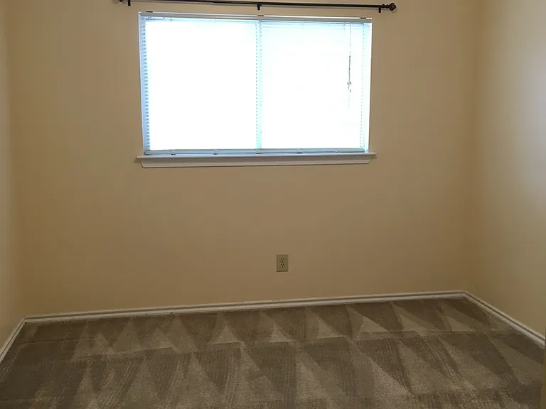 8003 Chestnut Manor Dr — Photo 9