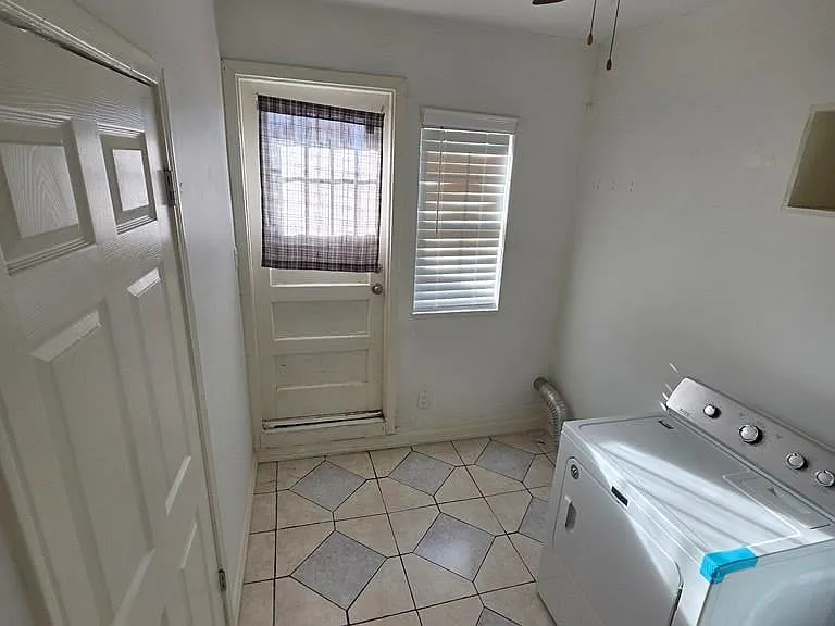 34 W Hawthorne Ave — Photo 16