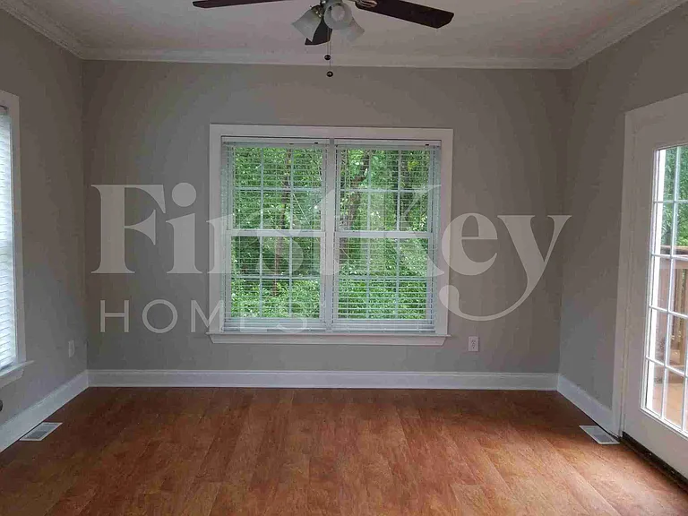 1911 Chestnut Oak Ln — Photo 5