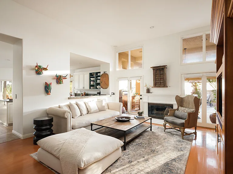 Country Rose Cir — Photo 27