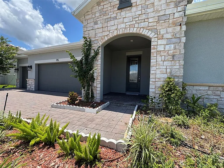 715 Blue Citrus Ln — Photo 6