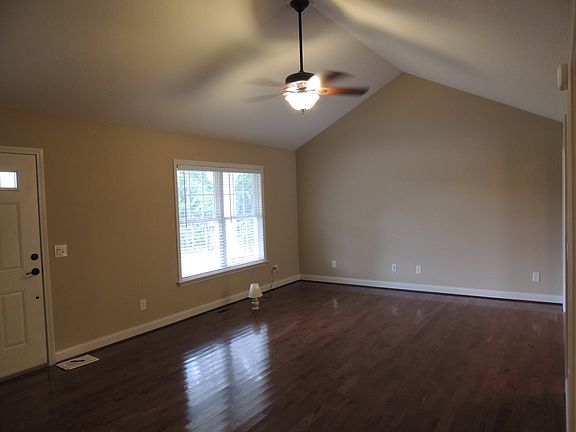 Vaulted great room w/ hardwood floors