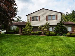 2 Misty Meadow Dr, Richboro, PA 18954