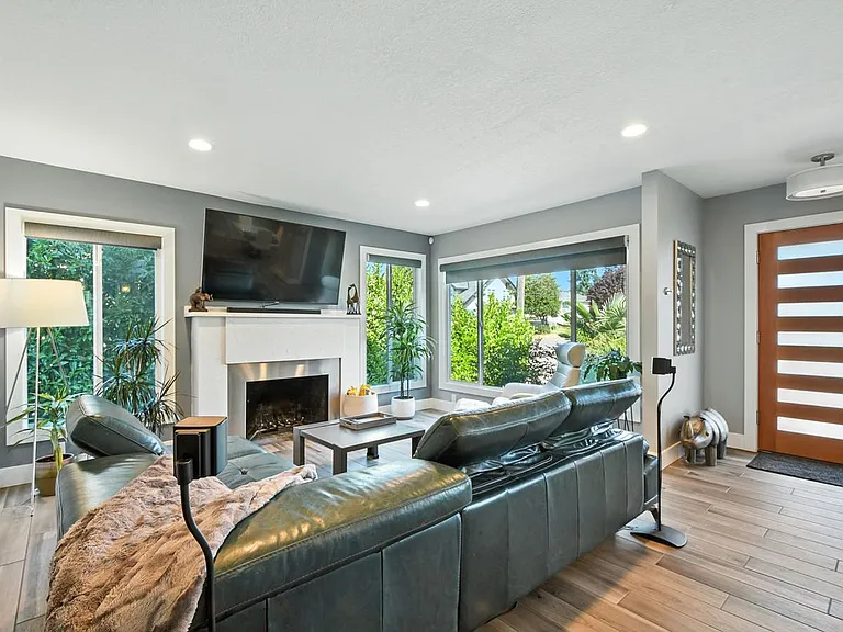 2407 E Mill Plain Blvd — Photo 5