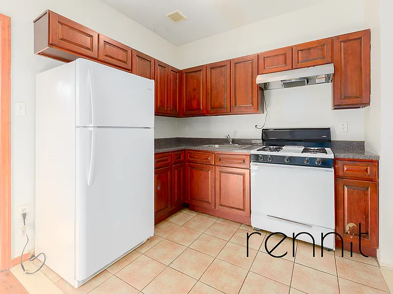 1168 Putnam Ave #3 — Photo 4