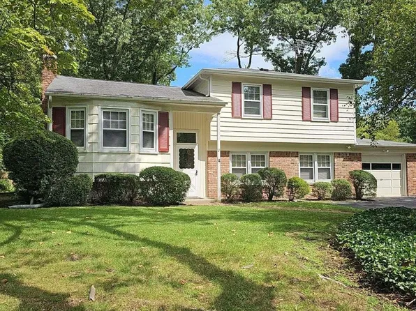 4 Lowick Place, South Huntington, NY 11746