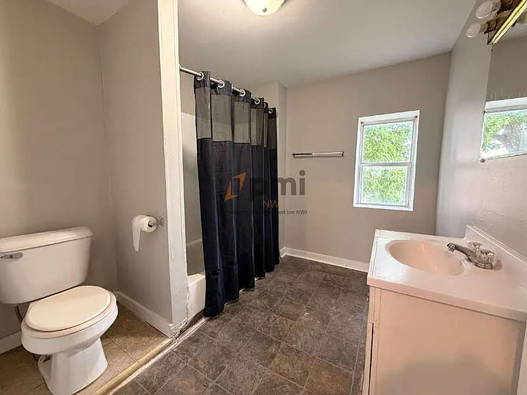 3910 Catalpa St #2 — Photo 7