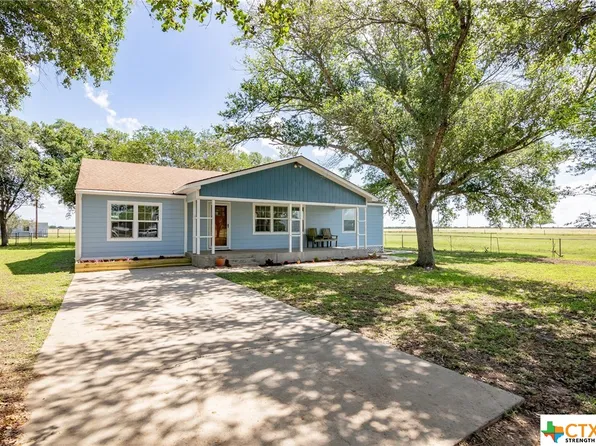 237 Midway Rd, Goliad, TX 77963