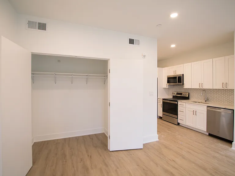 1325 N Lee St — Photo 19