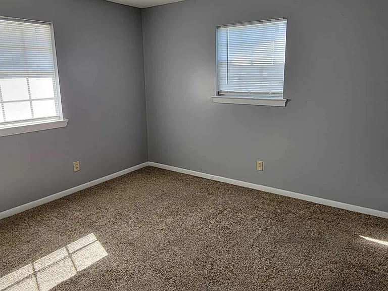 213 Hilltop Dr — Photo 12
