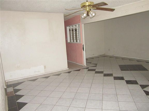 4th image of 404 Cullen Ave