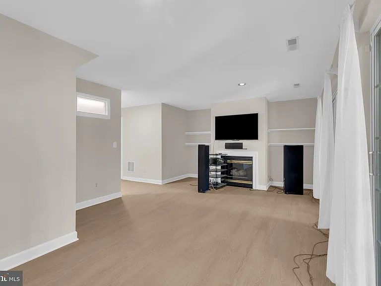 9902 Michael Schar Ct — Photo 31