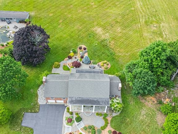 5th image of 111 Beaver Run Rd