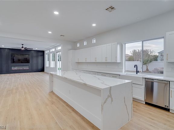 4th image of 7971 Lookout Rock Cir