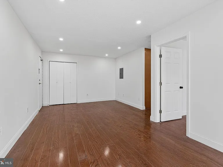 16 S Van Dorn St #506 — Photo 7