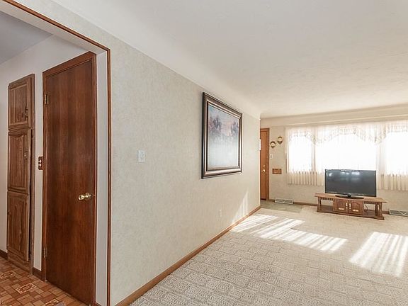 4th image of 2552 Robinhood Dr