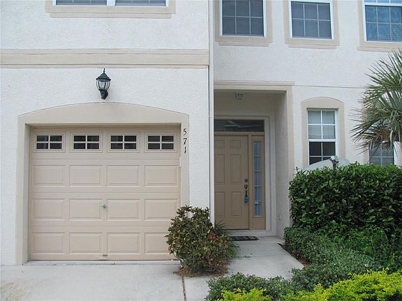 2nd image of 571 Shoreham Ct NE