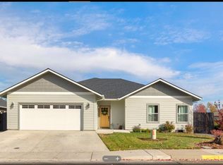 1621 Kellenbeck Ave, Grants Pass, OR 97527