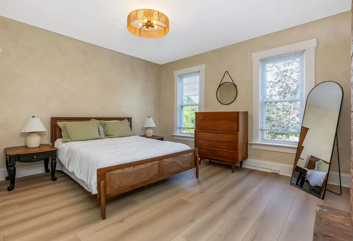 3 bed, 1930 sqft, $2,850 — Photo 3