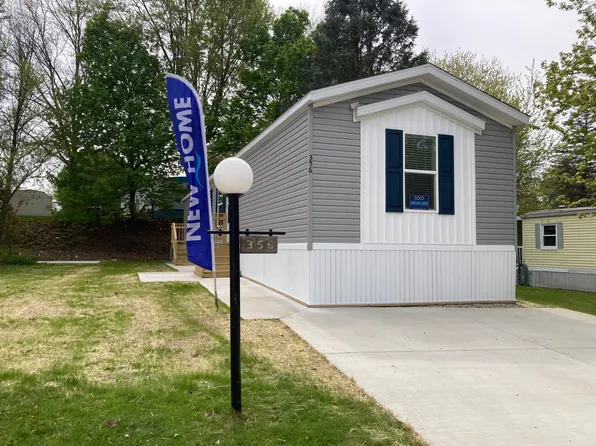 356 Woodland Dr, Oakland, MI 48363