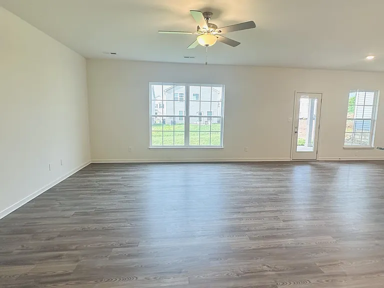 2380 Geranium Ln — Photo 5