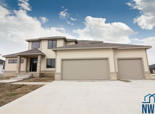 614 Laquinta Ct, Dakota Dunes, SD 57049