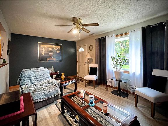 5th image of 30 Mary Ann Ct
