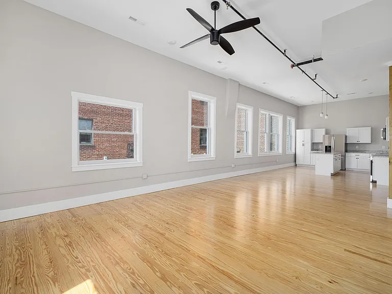204 W State Of Franklin Rd #202 — Photo 1