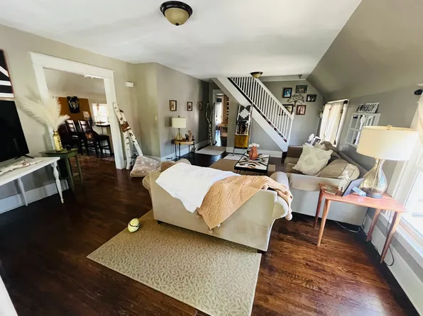 15 Temple Pl, East Aurora, NY 14052