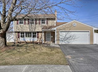 19 Sandalwood Dr, Palmyra, PA 17078