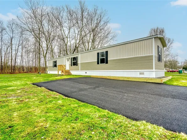 182 Cortland Dr, Ontario, NY 14519